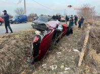 Արարատում բախվել են «ԳԱԶ 3108»-ը և «Hyundai Elantra»-ն․ վերջինը կողաշրջված հայտնվել է փոսում