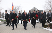 ՀՀ վարչապետը, նախագահը, ԱԺ նախագահն ու մյուս բարձրաստիճան պաշտոնյաներն այցելել են Եռաբլուր. լուսանկարներ