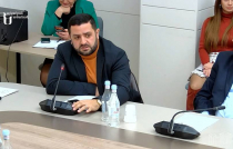 Եկեղեցու մուտքի մոտ կոֆեի ապարատ են դրած եղել․ Դավիթ Դանիելյան