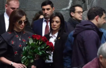 Աննա Հակոբյանը ծաղիկներ է խոնարհել Ցեղասպանության զոհերի հիշատակին