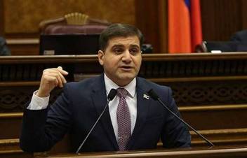 «Դրսից տղա բերելու» էժանագին ու հակապետական տրամաբանության մեջ  է այս ամենը․ Արման Բաբաջանյան