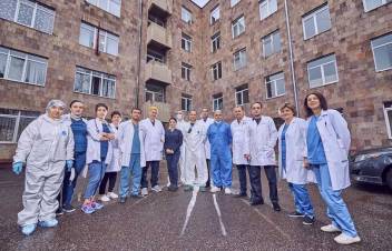 Այսօր դուրս են գրվել կորոնավիրուսով ընդունված 2 ծայրահեղ ծանր վիճակում ընդունված հիվանդներ ՝ մայր և որդի