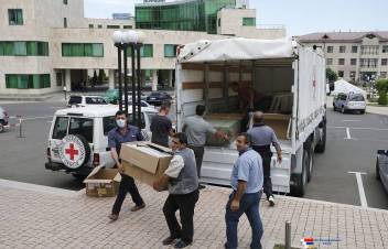 Հիսունյոթ հիվանդանոցային ֆունկցիոնալ մահճակալ Արցախին՝ Կարմիր խաչից