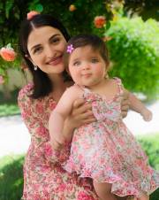 «Կա մեկն, ում ձեռքերում գտնվում է իմ սիրտը»․ Սիլվա Հակոբյանի ու դստեր ջերմ լուսանկարը