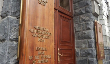 Կենտրոնական բանկի մոտ բողոքի ակցիա իրականացնող յոթ անձ բերվել է ոստիկանություն