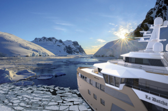 100 մլն եվրո արժողությամբ աշխարհի առաջին սառցահատ զբոսանավը ջուր է իջեցվել (տեսանյութ)