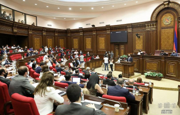 ԱԺ-ն առաջին ընթերցմամբ ընդունեց Դատախազությունում առկա թափուր պաշտոնները լրացնելու մասին օրենքի նախագիծը