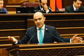 ԱԺ դահլիճում մի ժամից կարող է երկրի ղեկավար փոխվել. Էդմոն Մարուքյան