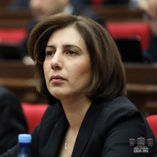 Հերթով կարդացի ժամանակակիցների գործերը․ Սոֆյա Հովսեփյանի  անդրադարձը