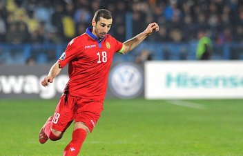 Հենրիխ Մխիթարյանն ազգային հավաքականի մարզաշապիկներ է նվիրել վիրավոր զինծառայողներին