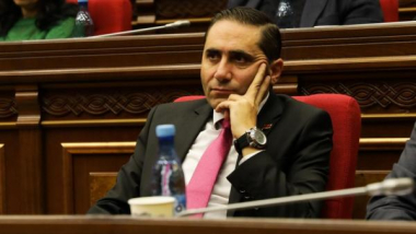 Բագրատյանի փոխարեն ես եմ ամաչում. Արման Աբովյան