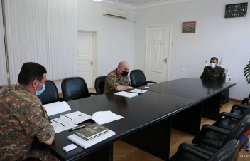 Ջալալ Հարությունյանը հանդիպել է սպաների հետ