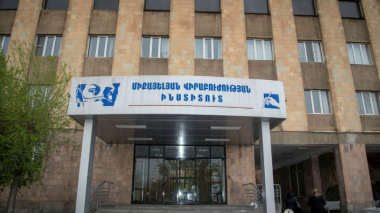 Բժշկական հանդերձանքով 2 մարդ փորձել են գողություն կատարել Միքայելյանի անվան հիվանդանոցից