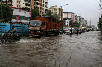 Մումբայում ռեկորդային քանակի տեղումներ են գրանցվել (լուսանկարներ)