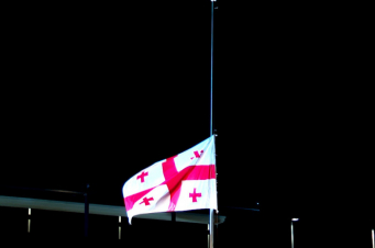 Ի հիշատակ 2008 թվականի ռուս-վրացական պատերազմի զոհերի՝ Վրաստանում խոնարհվել են պետական դրոշները.տեսանյութ