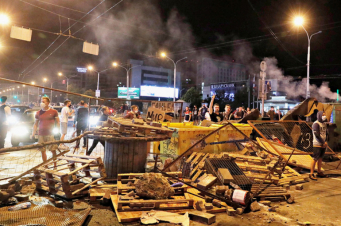 Մինսկում սև համազգեստով, առանց տարբերիչ նշանների տղամարդիկ հարձակվել են լրագրողների վրա