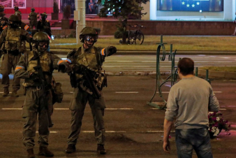 Մինսկում ուժայինները կոտրում են ցուցարարների ծեծը նկարահանող լրագրողների տեսախցիկները