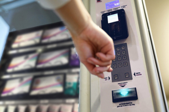 Սրճեփ սարքից գողացել է մետաղադրամների արկղը, որի մեջ եղել է մոտ 70.000 դրամ. նա ներկայացել է ոստիկանություն