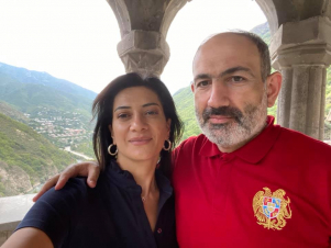 Աննա Հակոբյանի նոր լուսանկարները վարչապետի հետ