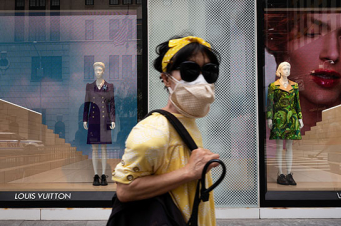 Louis Vuitton-ը թողարկել է 960 դոլար արժողությամբ դեմքի պաշտպանիչ վահան