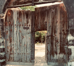  Գյումրի...Հազար ու մի դռների քաղաք՝ բաց եւ հավերժ փակ... լուսանկարներ