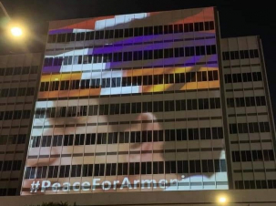 Արցախի դրոշը Թուրքիայի հյուպատոսության շենքի վրա