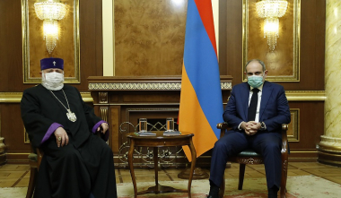 Վարչապետն ու Կաթողիկոսը քննարկել են Ղարաբաղում ստեղծված իրավիճակը