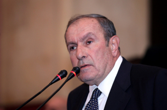 Լեւոն Տեր-Պետրոսյանն իր առանձնատանը հյուրընկալել է ՀՀ–ում Իտալիայի արտակարգ եւ լիազոր դեսպան Վինչենցո Դել Մոնակոյին