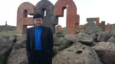 «Ճանաչեք Արցախը». Դանիել Դեքերը շուտով կներկայացնի Արցախի հերոսներին նվիրված երգը