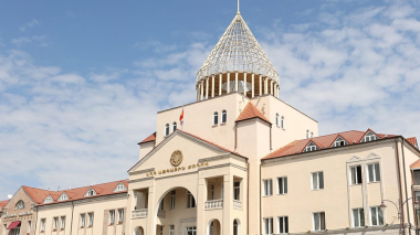 Արցախի ԱԺ նախագահը հրապարակել է ամոթալի պահվածք դրսևորած 3 աշխատակիցների անունները