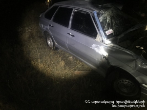 Գնդեվազ-Ջերմուկ ավտոճանապարհին մեքենան բախվել է արգելապատնեշին