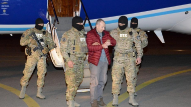 «Իմ հայտնի կարմիր բաճկոնը վաճառվել է 2700 դոլարով. գումարը կուղղվի վիրավոր հայ զինվորներին օգնելու գործին». Ա. Լապշին