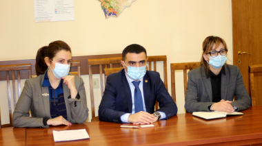  Ռոմանոս Պետրոսյանը հանդիպել է ՄԱԿ-ի արդյունաբերական զարգացման կազմակերպության հայաստանյան գրասենյակի ներկայացուցիչ Անահիտ Սիմոնյանին