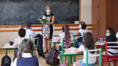 Ուսուցիչներին ՔՈՎԻԴ-19 դեմ պատվաստելը պետք է առաջնահերթ լինի. ՅՈՒՆԻՍԵՖ