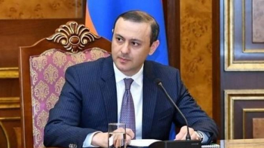 ՀՀ Անվտանգության խորհրդի քարտուղար Արմեն Գրիգորյանը խորհրդարանում հանդիպում է «Իմ քայլը» խմբակցության անդամների հետ