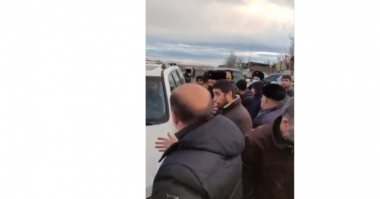 Գյումրեցիներն ընդդիմությանը թույլ չեն տալիս մտնել Գյումրի. ուղիղ (տեսանյութ)