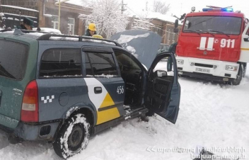 Գյումրու Պարոնյան փողոցում մեքենա է այրվել