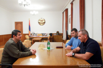 Արցախում իրականացրած մի շարք ծրագրերի համար Արայիկ Հարությունյանը վնասվածքաբան-օրթոպեդ Վրեժ Մանուկյանին պարգևատրել է Երախտագիտության մեդալով