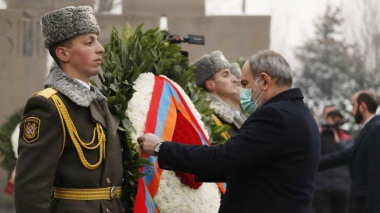 Բանակի օրվա առթիվ վարչապետ Նիկոլ Փաշինյանն այցելել է «Եռաբլուր» պանթեոն