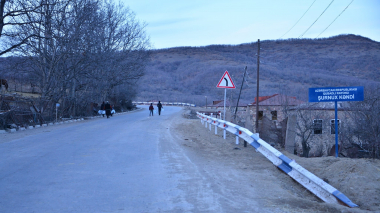 Ըստ Թաթոյանի, Սյունիքի համայնքներն իրար կապող ճանապարհներին ադրբեջանական զինված ծառայողների առկայությունը զուրկ է իրավական որևէ հիմքից