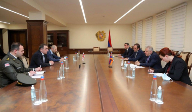 Պաշտպանության նախարարն ընդունել է Հայաստանում Վրաստանի դեսպանին