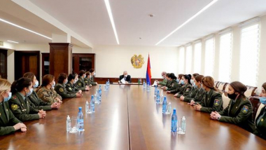 Վաղարշակ Հարությունյանը հանդիպել է ռազմաուսումնական հաստատությունների շրջանավարտների հետ