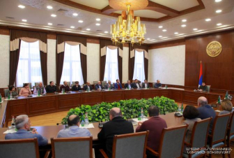 Արայիկ Հարությունյանը հանդիպել է ԱՀ կադաստրի և պետական գույքի կառավարման կոմիտեի պատասխանատուների հետ
