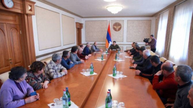 Արայիկ Հարությունյանի մոտ քննարկվել են բռնի տեղահանված հադրութցիների խնդիրները