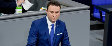 Ադրբեջանից կաշառք վերցնելու համար մեղադրվող գերմանացի պատգամավորը վայր է դրել մանդատը