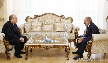 Նախագահ Արմեն Սարգսյանը հանդիպել է վարչապետ Նիկոլ Փաշինյանի հետ