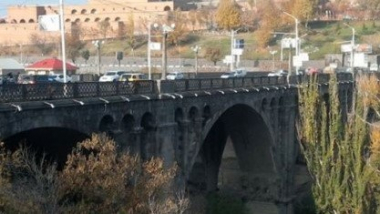 Քաղաքացու ինքնասպանության փորձը կանխվել է. նո փորձել է ցած նետվել Հաղթանակի կամրջից