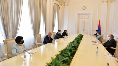 Արմեն Սարգսյանը հանդիպել է լրագրողական մի շարք կազմակերպությունների ղեկավարների հետ