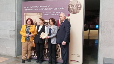 Թումանյանի թանգարանը Ցեղասպանության թանգարան-ինստիտուտին նվիրեց «Խոսք հոգեհանգստյան» հիշատակարանը