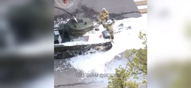 Ռուսաստանում հաղթանակի շքերթի փորձի ժամանակ տանկ է բռնկվել (տեսանյութ)